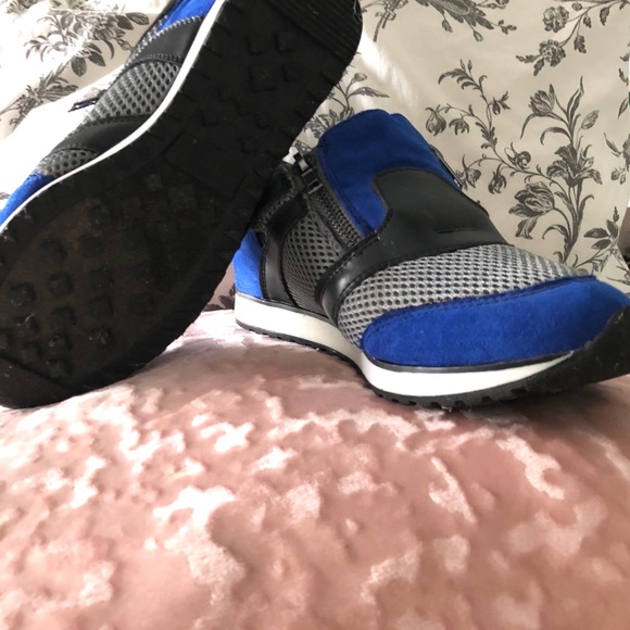 Women’s  Sneakers - Picture 8 of 8